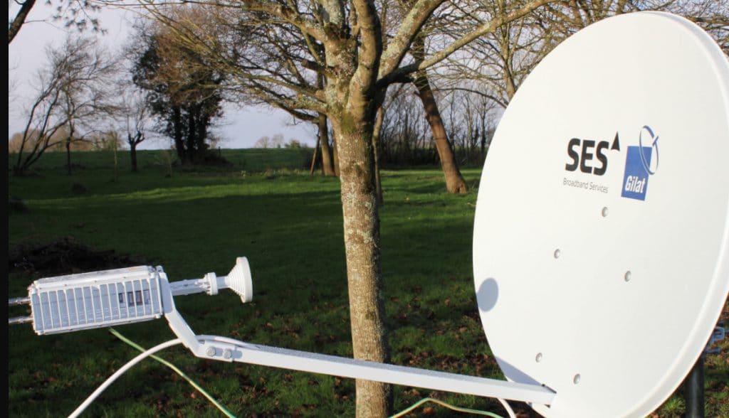 Pour lutter contre la fracture numérique, la Région Auvergne-Rhône-Alpes propose une aide au très haut débit par satellite