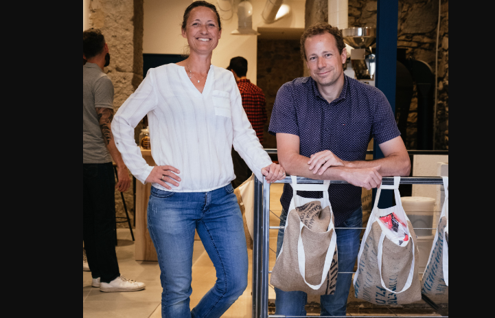 Créé par Caroline et Guillaume Langloy, le torréfacteur lyonnais “Café Loutsa” muliplie les caves à cafés à Lyon et Paris