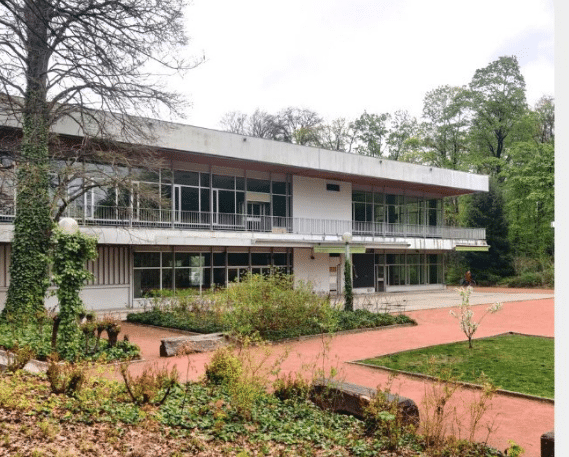 Ouvert à tous les vents, le Chalet du Parc de la Tête d’or  va enfin être  réhabilité. Reste à savoir quelle sera sa destination, peut-être un restaurant…