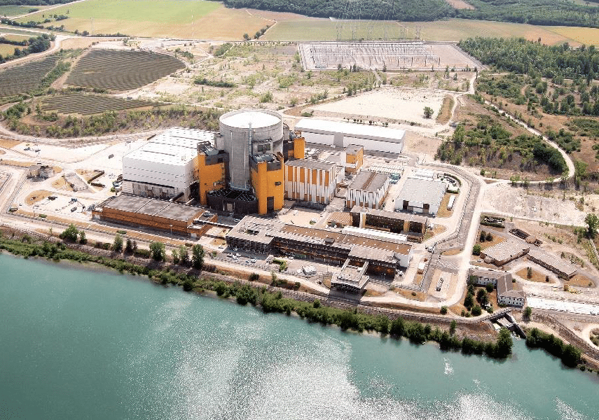 L’ex-Superphénix en Isère,  transformée en super-centrale photovoltaïque de 22 000 panneaux…