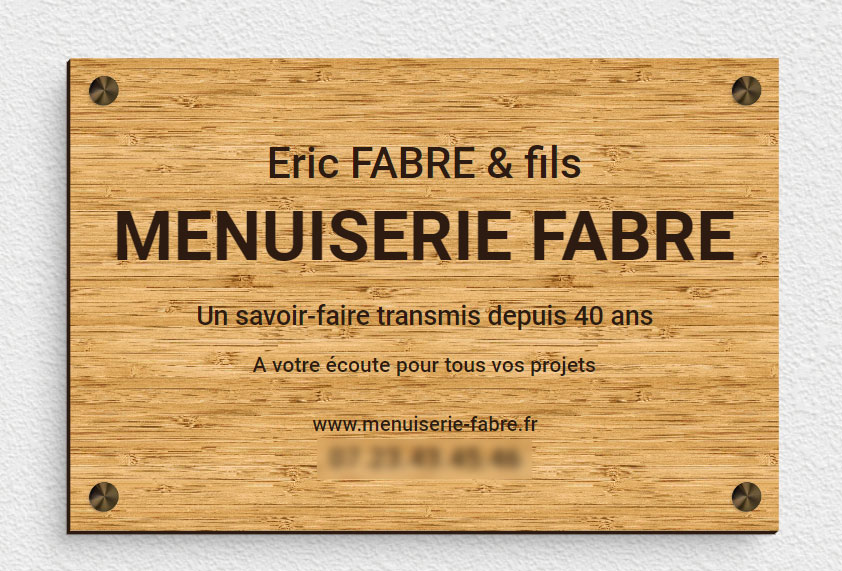 La grande tendance des plaques professionnelles en bois