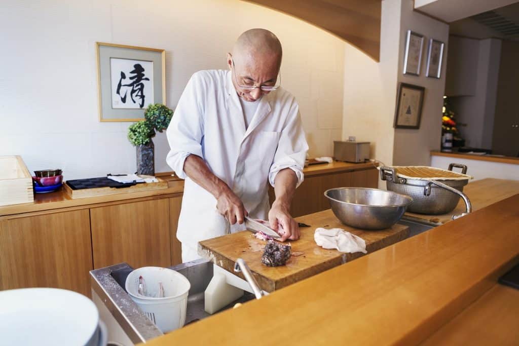 Cuisine : pourquoi choisir des couteaux japonais quand on est professionnel  ?