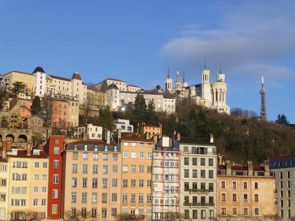 Invest in real estate in Lyon buy in lyon choose your status