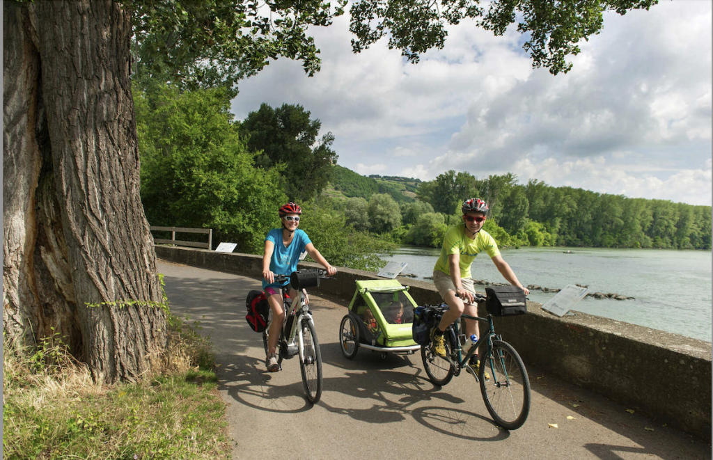 Déjà 800 km ont vu le jour : avec 1 800 km de Véloroutes à terme, Auvergne-Rhône-Alpes veut devenir leader en Europe pour les voies vertes