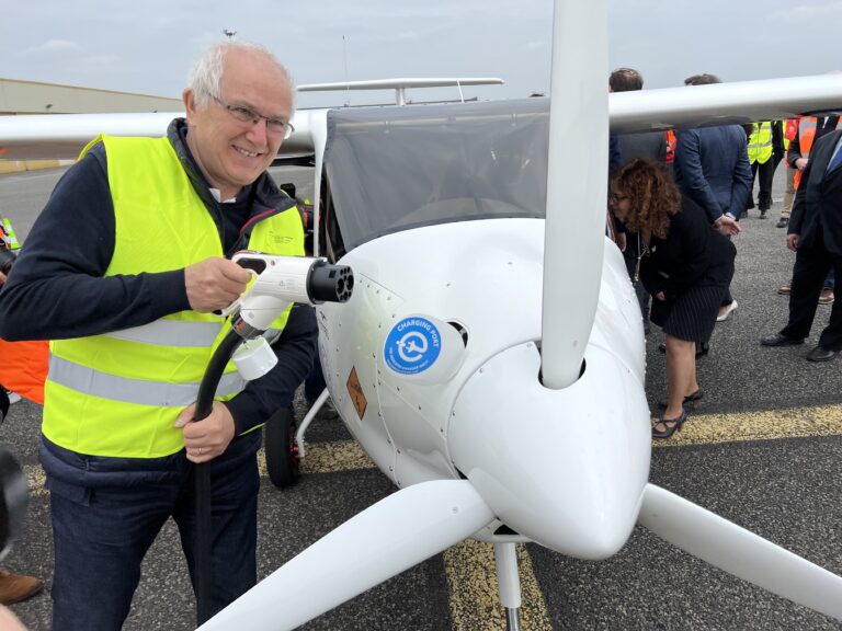 Premier avion électrique à Lyon-Bron : un pas de géant vers une aviation plus verte