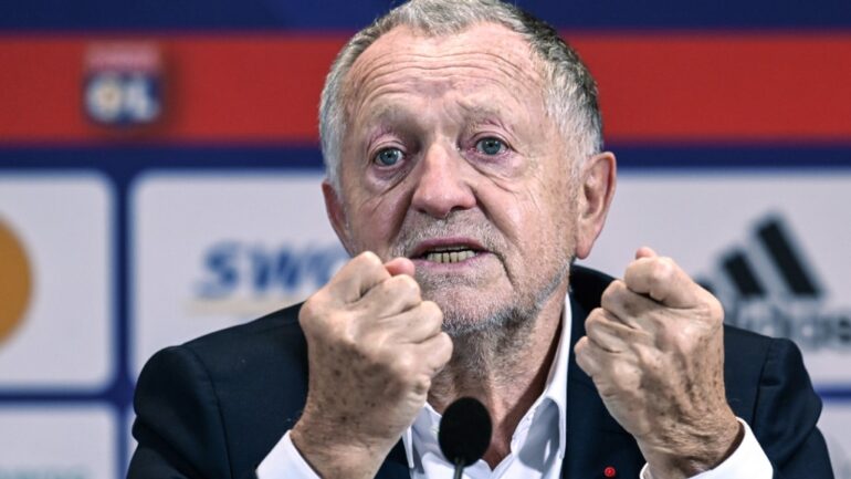 Coup de tonnerre dans le monde du foot : Jean-Michel Aulas débarqué de la présidence de l’OL. John Textor aux commandes