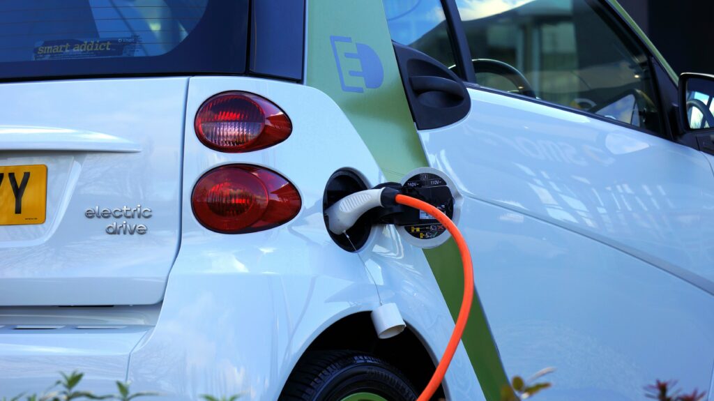 Pourquoi l’adoption du véhicule électrique est retardée sur le marché ?