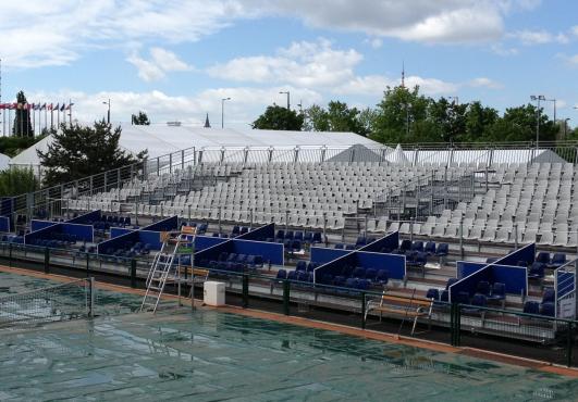 Les tribunes modulaires Alcor Équipements se réinventent grâce à l’export