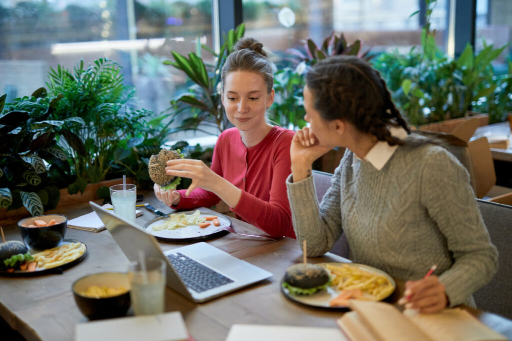 Cantine digitale : quels avantages pour les entreprises ?