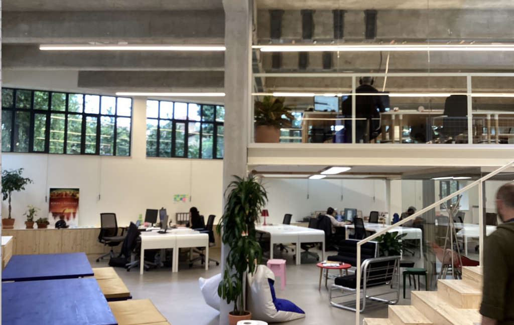 Aujourd’hui, un étonnant espace de co-working à Vaise dans une ancienne ciergerie ; un projet aussi dans l’église St-Bernard : Urban Project à la manœuvre