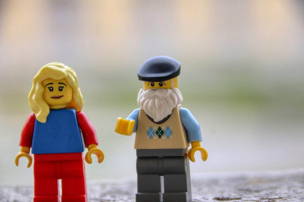 Monsieur et Madame Playmobil s'occupent de leur Plan Épargne Retraite (PER)