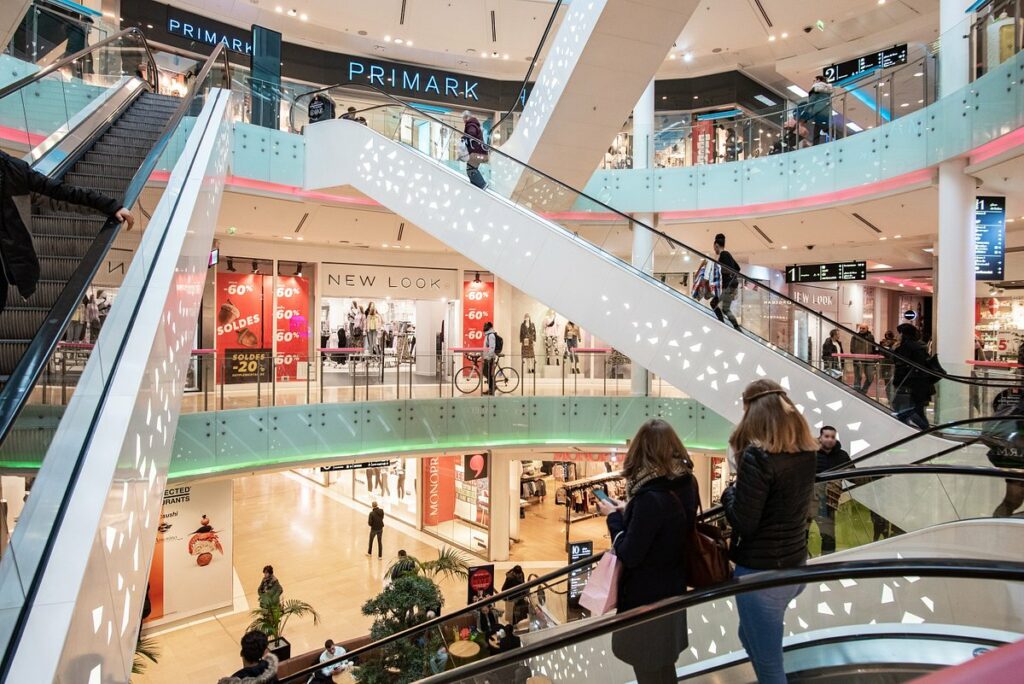 Le Centre commercial de la Part-Dieu pèse 386 millions d’euros/Un bois à la Part-Dieu !/La petite lyonnaise en train de devenir grande, Indy embauche 100 personnes [BREVES LE]