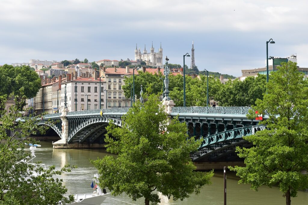 lyon entreprises logement étudiant lmh