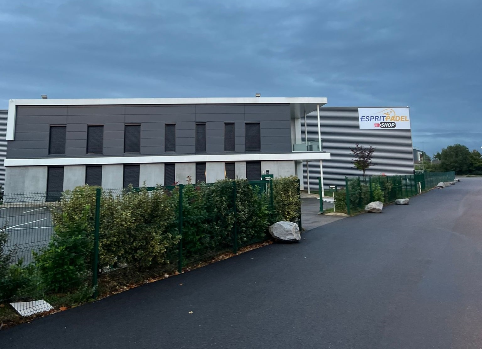 lyon entreprises Esprit Padel Shop - nouvel entrepôt septembre 2025