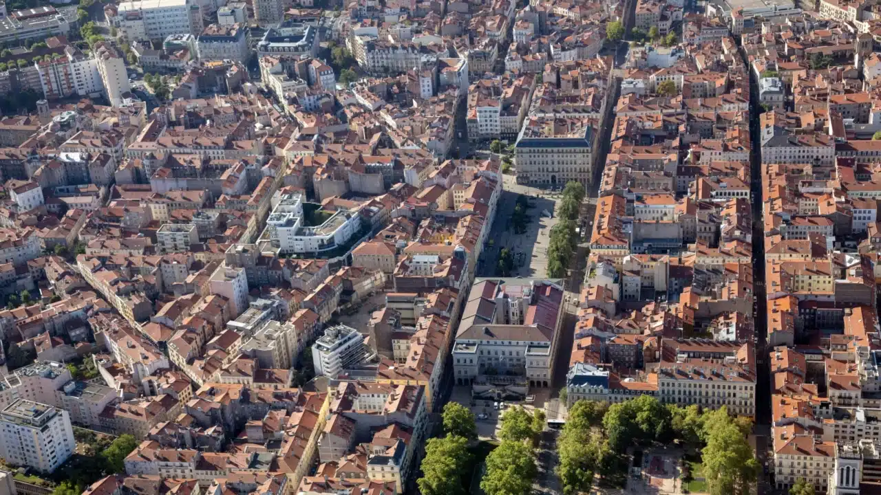 Une hausse des prix dans l’ancien, une baisse dans le neuf : le paradoxe du marché