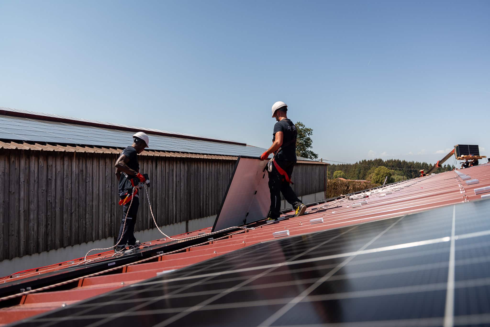 Photovoltaïque : DIMÉO déploie 36 centrales en toiture sans apport des propriétaires