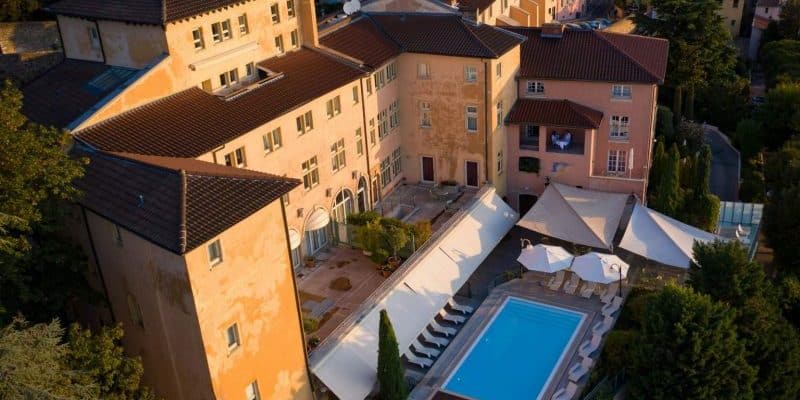 En travaux, la Villa Florentine s’offre une vue imprenable sur le Vieux-Lyon grâce à l’installation d’une grande verrière