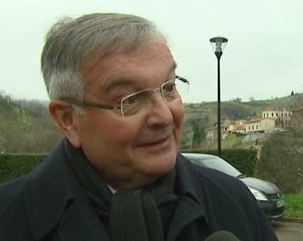 Après vingt-trois ans à la tête du Conseil Général du Rhône, Michel Mercier, élu maire, quitte la présidence