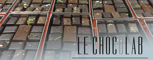 Lit de boites de chocolat