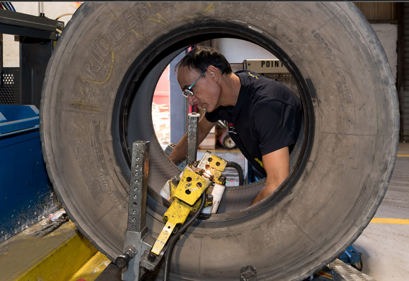 Bridgestone-Bandag à Chaponost : écologique, le rechapage des pneus a le vent en poupe…