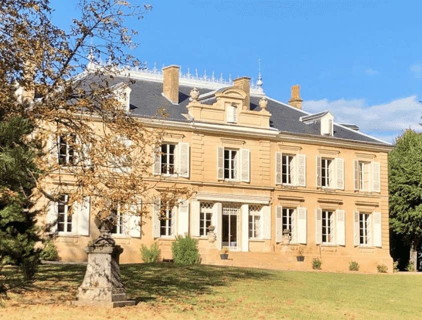 Le château des Ravatys, dans le Beaujolais, vendu par l’Institut Pasteur au groupe lyonnais Lavorel d’hôtels de luxe pour 6,9 millions d’euros