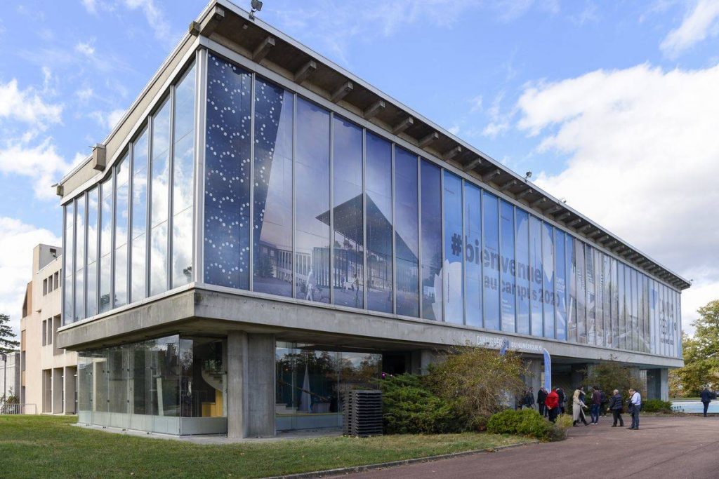 La première pierre du futur Campus numérique de Charbonnières posée le 21 juin par Laurent Wauquiez