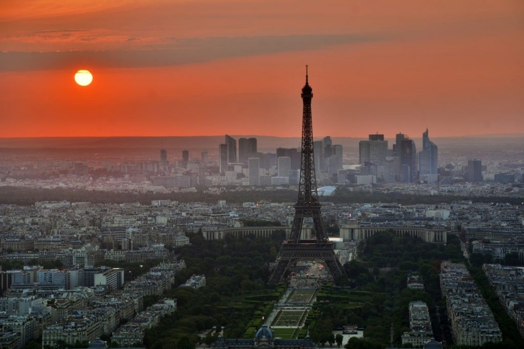 Louer ses bureaux à Lyon ou à Paris ? Entre les deux mon cœur balance…