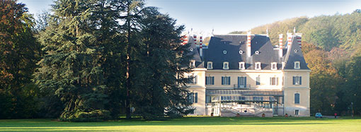 Le Château de Rajat sur son domaine