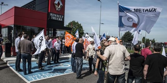 Le nombre de licenciements passe de 512 à 25 à Renault Trucks : la CGC valide l’accord en compagnie de la CFDT