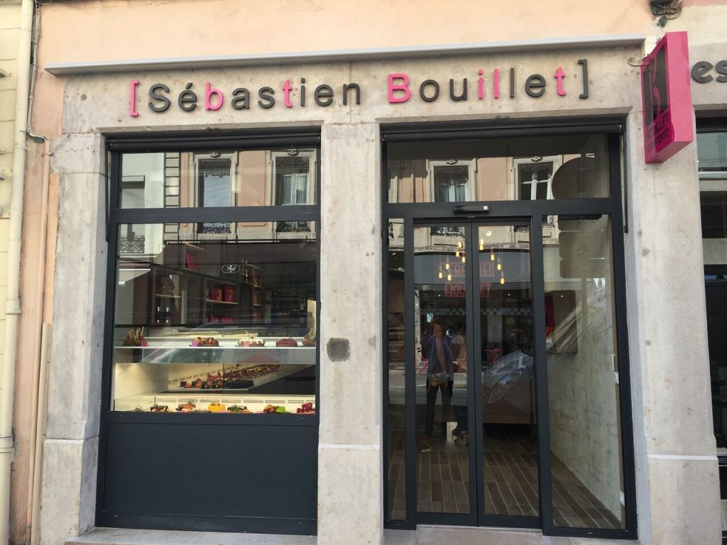 Le pâtissier-chocolatier Sébastien Bouillet ouvre une nouvelle boutique avenue des Frères Lumière à Lyon