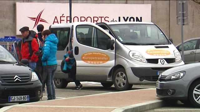 Les parkings privés situés autour de l’aéroport de Lyon-Saint Exupéry n’ont plus accès au dépose-minute