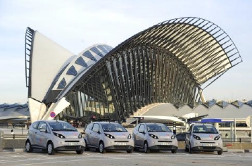 Les voitures électrique en auto-partage Bluely s’installent à l’aéroport de Lyon-Saint Exupéry