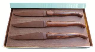 Des chocolats moulés en forme de couteaux Laguioles