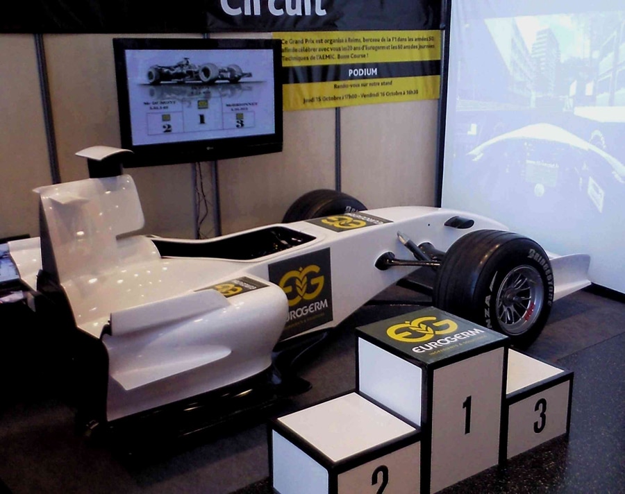 Nouvelle attraction de foire Animation avec un simulateur de voiture de course