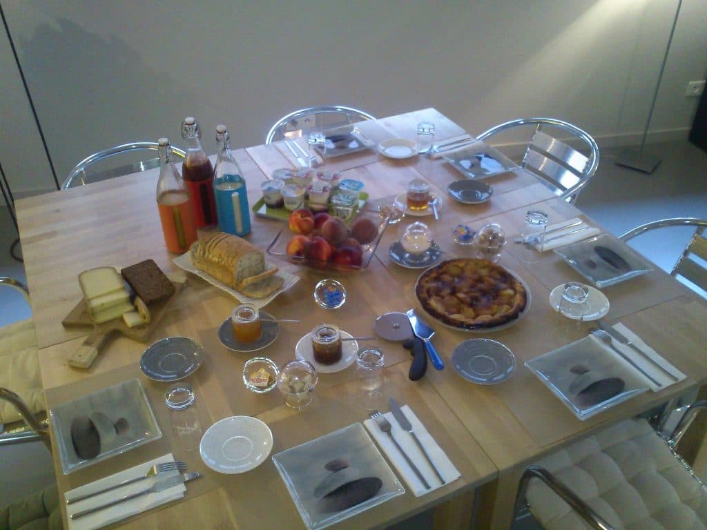 Petit déjeuner en direct à la table d’hôtes Les Loges du Théâtre à Lyon Croix rousse