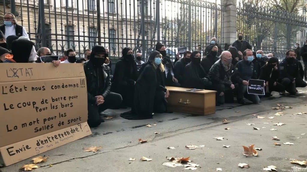 Commerçants, hôteliers, restaurateurs manifestent. Seuls ouverts, la moitié des hôtels de la Métropole lyonnaise pourraient à nouveau fermer…