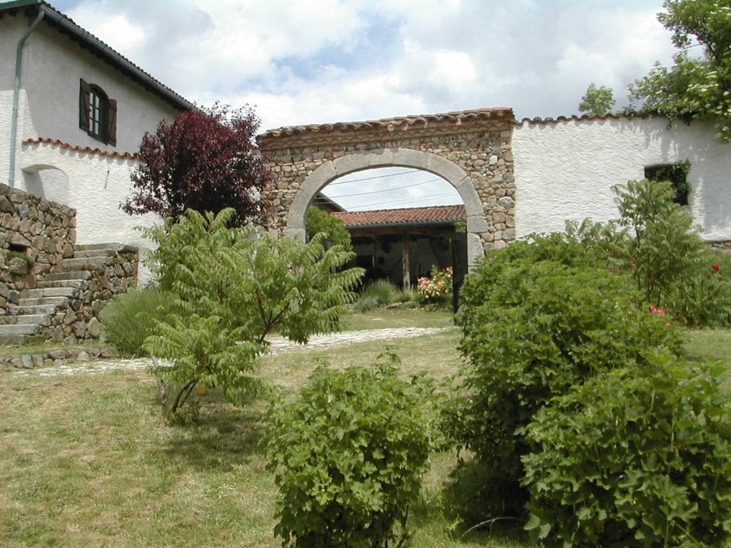 Rental stylish house in the countryside in the mounts of  » Lyonnais »