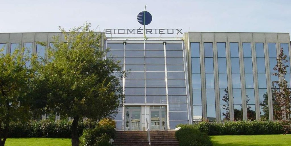 Feu vert pour l’un de ses trois tests Covid-19 : bioMérieux bondit dans une Bourse en berne