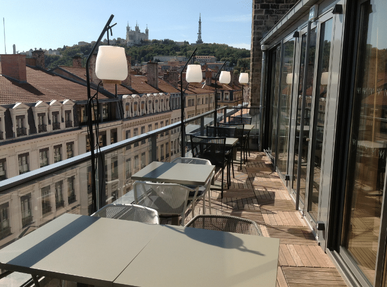 Situé au dernier étage de la « Maison Nô » : la presqu’île lyonnaise a désormais son « rooftop »