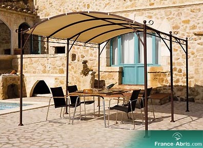 Tonnelle ou pergola : quoi choisir pour sa terrasse ou son jardin ?