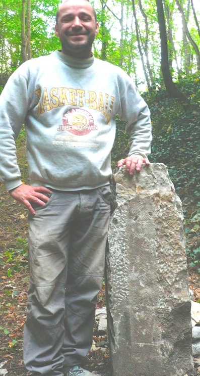 Un « chèque menhir » de 300 kilos pour se venger de son assureur !
