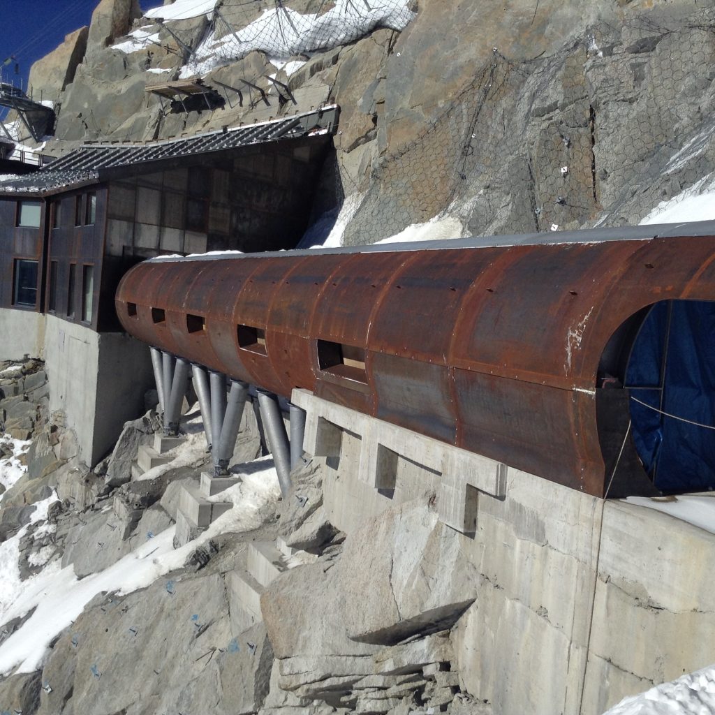 Une nouvelle installation spectaculaire à l’Aiguille du Midi (Chamonix)